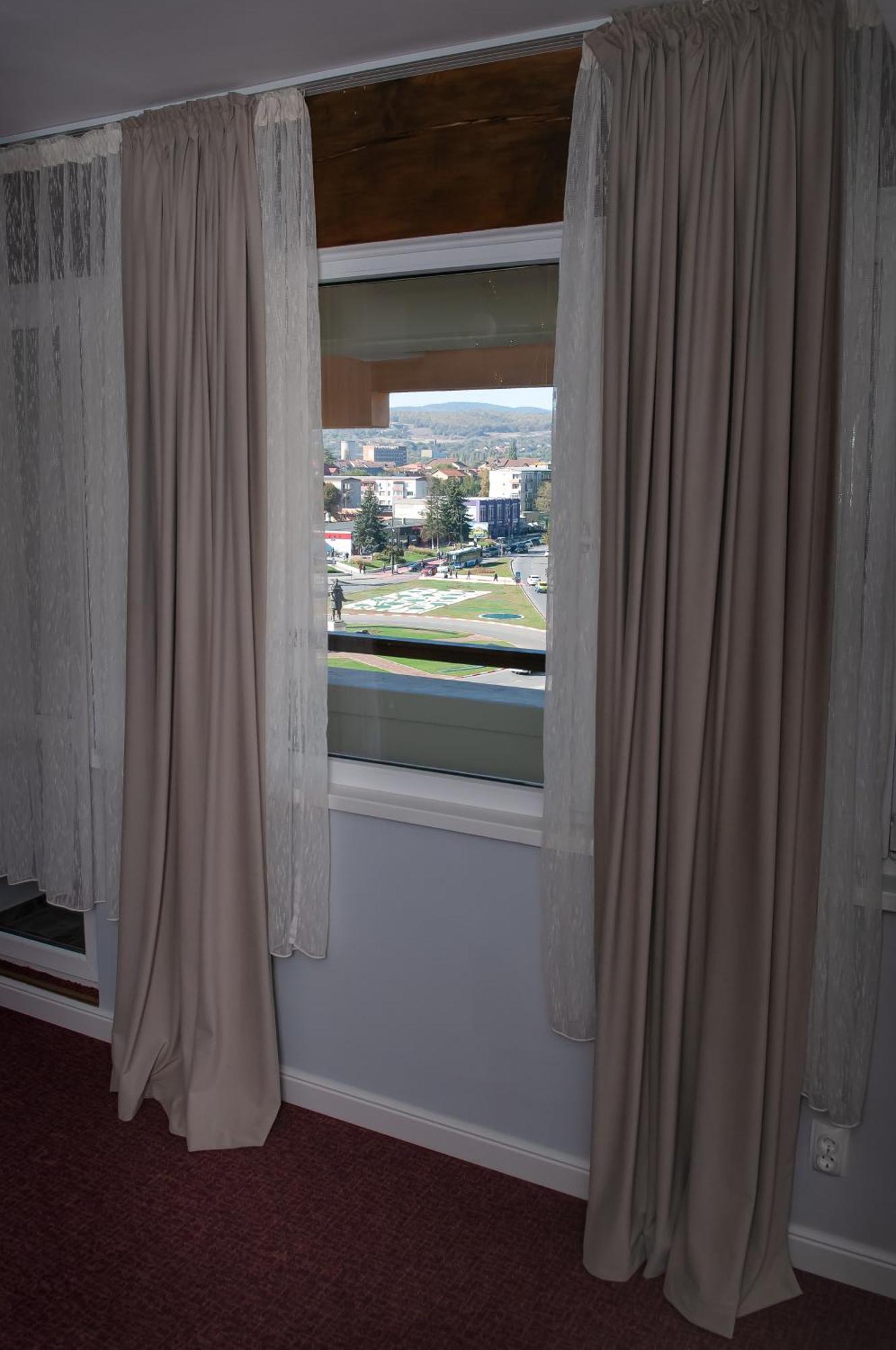Hotel Rusca Hunedoara Exteriér fotografie
